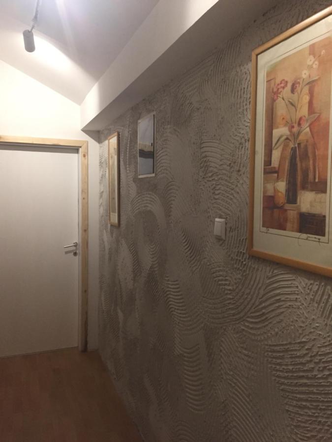 Central Apartment Prishtine Bagian luar foto