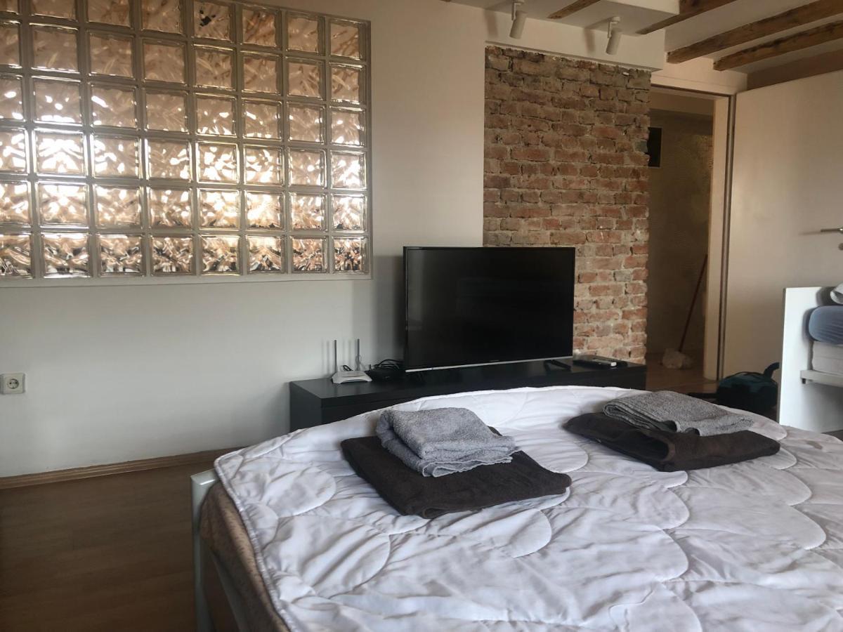 Central Apartment Prishtine Bagian luar foto