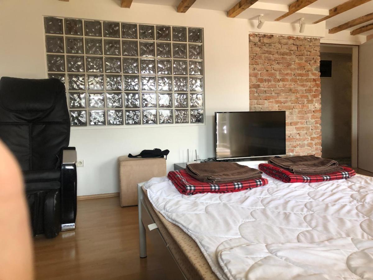 Central Apartment Prishtine Bagian luar foto