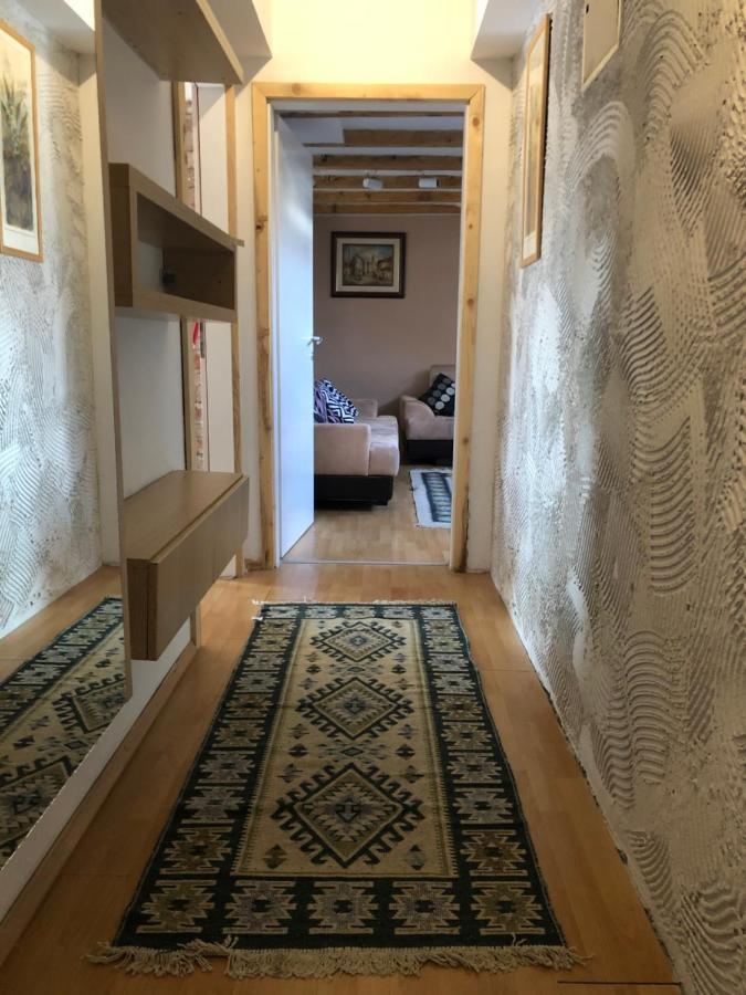 Central Apartment Prishtine Bagian luar foto