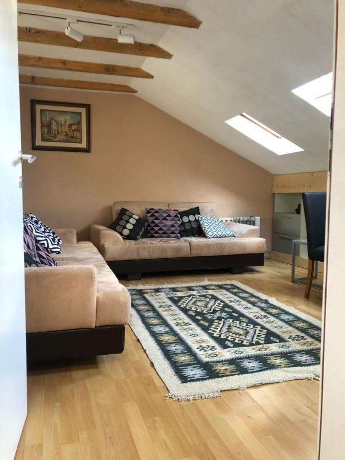 Central Apartment Prishtine Bagian luar foto