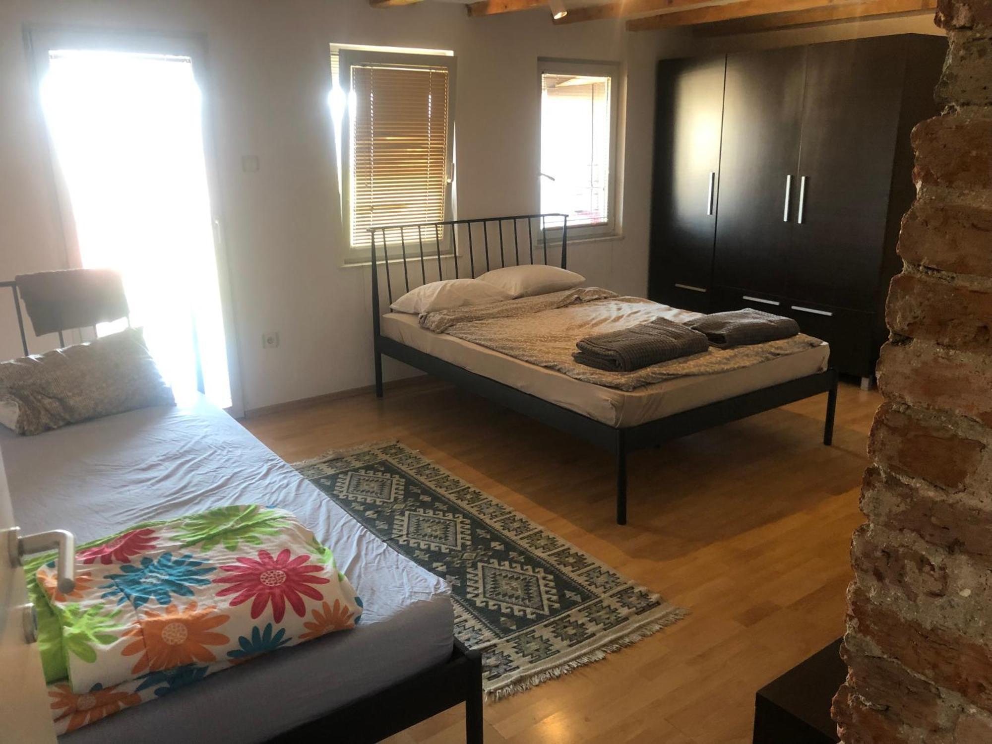 Central Apartment Prishtine Bagian luar foto