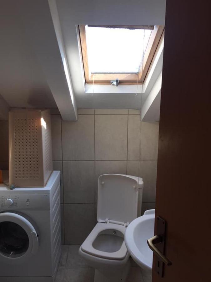 Central Apartment Prishtine Bagian luar foto