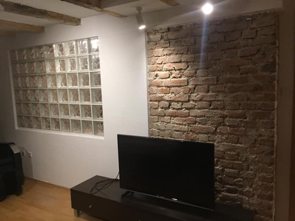 Central Apartment Prishtine Bagian luar foto