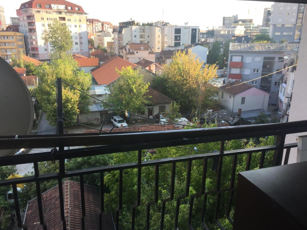 Central Apartment Prishtine Bagian luar foto